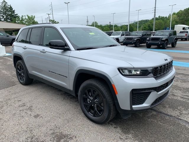 New 2026 Silver Zynith Jeep Altitude image 9