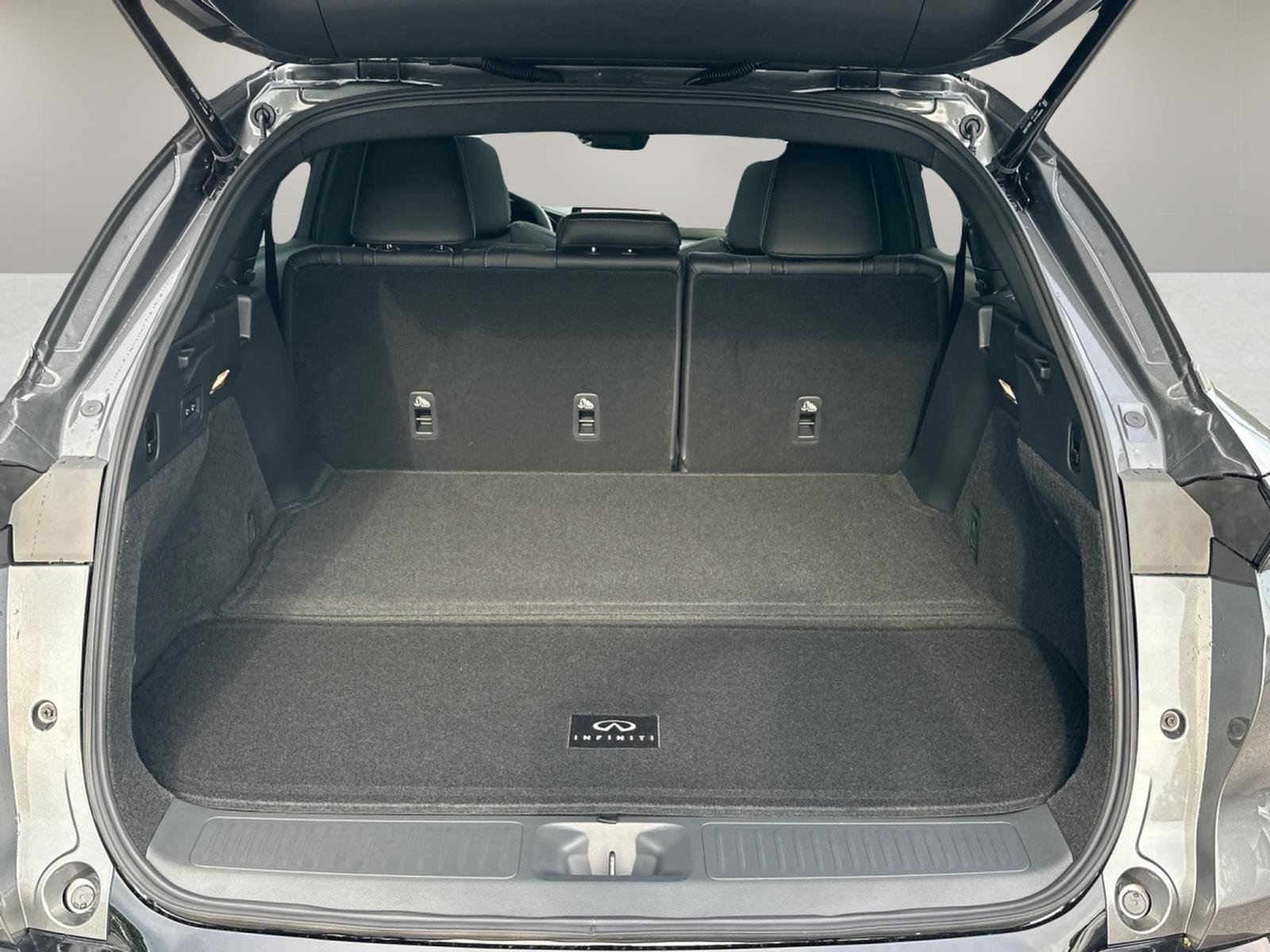New 2027 GRAPHITE SHADOW INFINITI Luxe AWD image 5