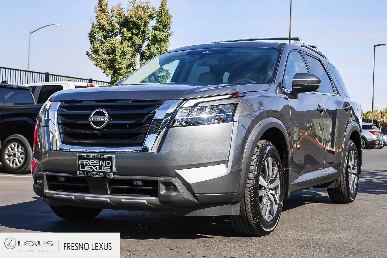 Used 2023 Gray Nissan SL image 3