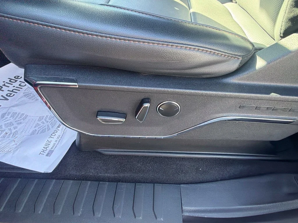 Used 2023 Red Metallic Ford Lariat image 33