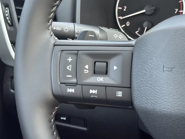New 2026 Everest White Pearl TriCoat Nissan Dark Armor image 24