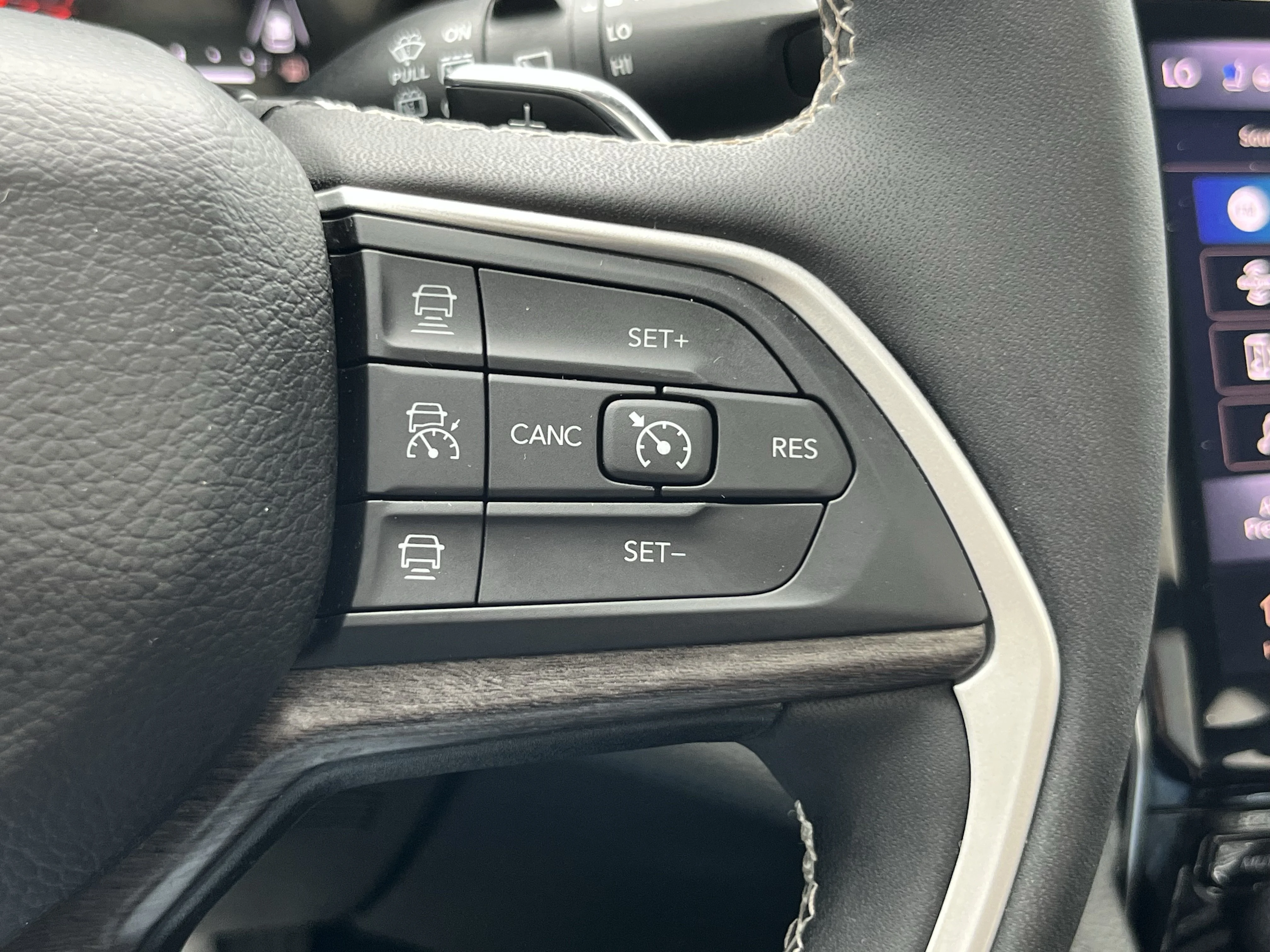 Used 2023 Velvet Jeep 4xe image 29