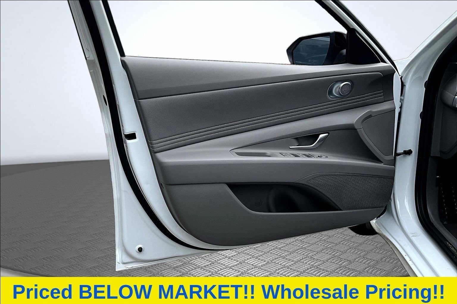 Used 2026 White Hyundai SEL Sport image 16