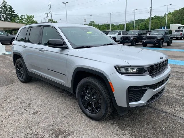New 2026 Silver Zynith Jeep Altitude image 9