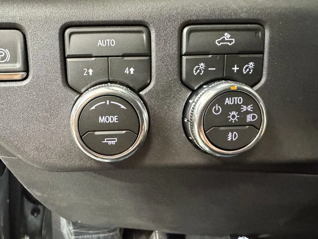 New 2026 Sterling Metallic GMC Elevation image 19