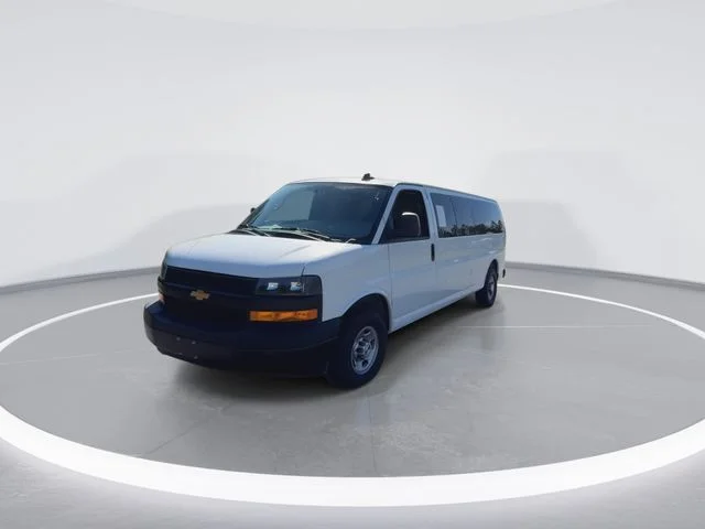 Used 2025 White Chevrolet LS image 7