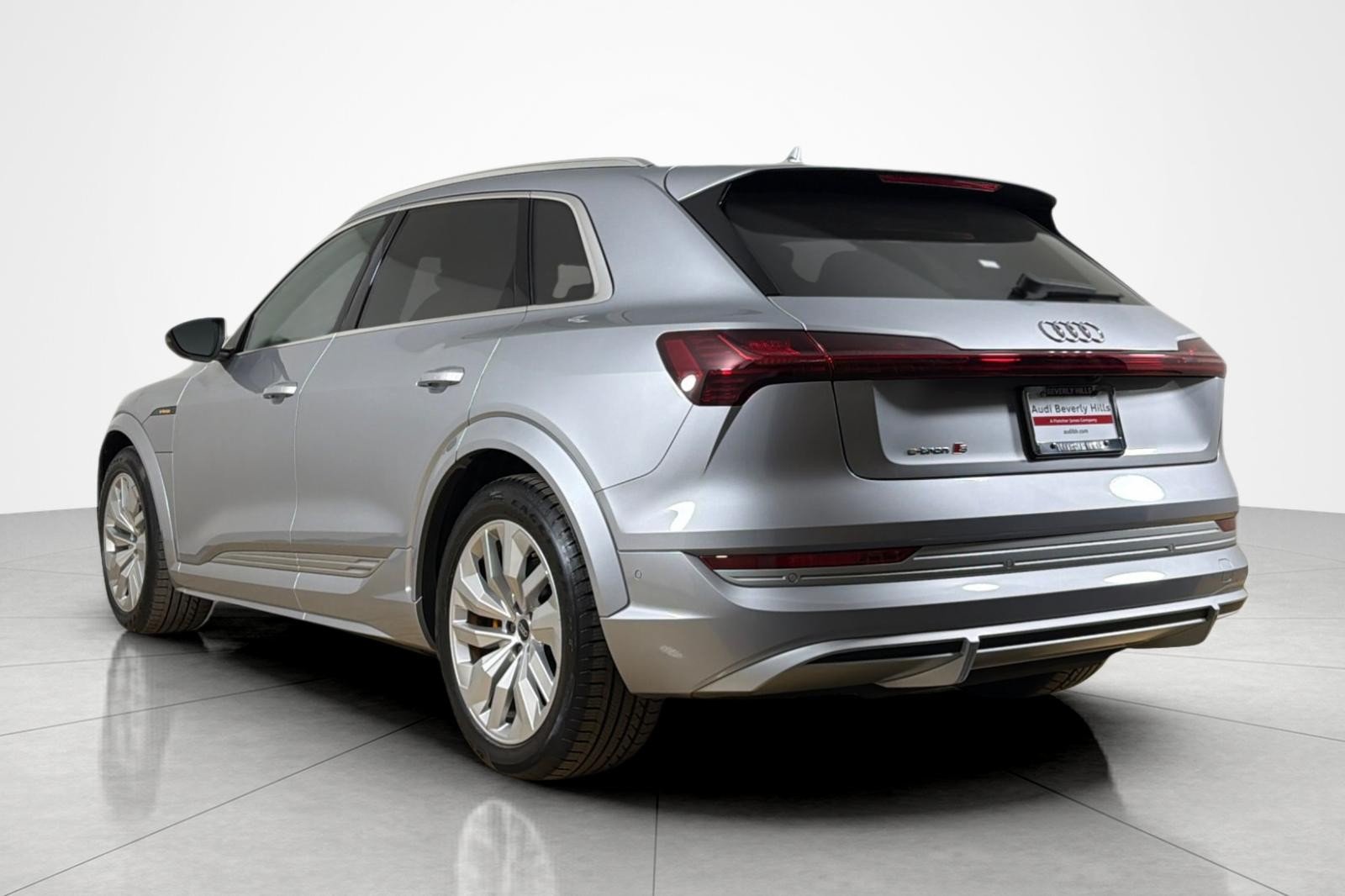 Used 2022 Florett Silver Metallic Audi Premium Plus quattro image 3