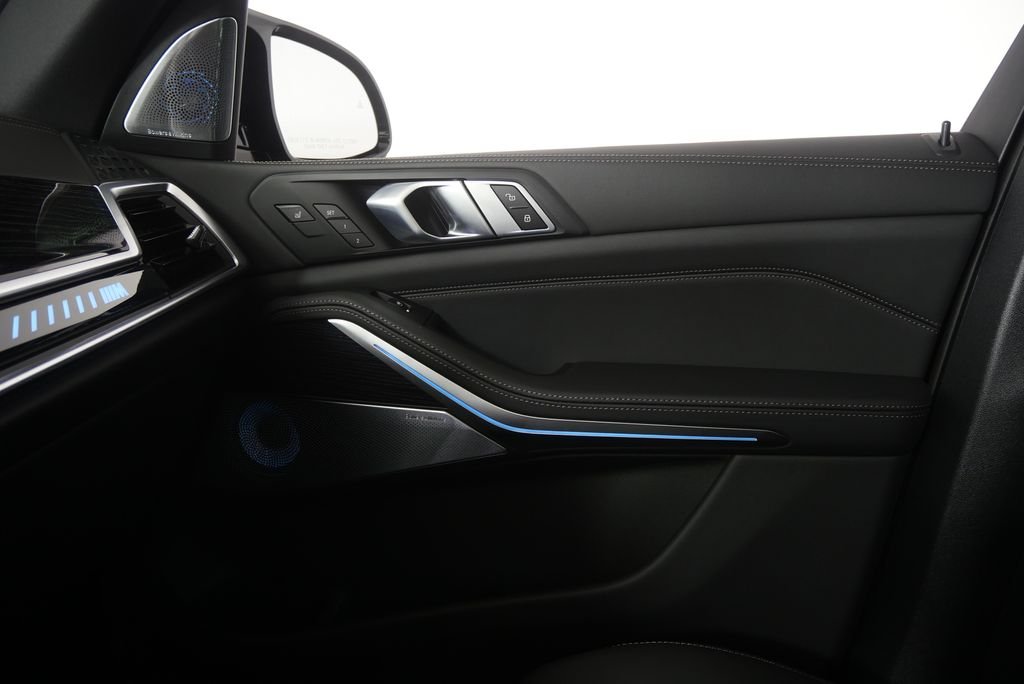 New 2026 Black Sapphire Metallic BMW M60i image 23
