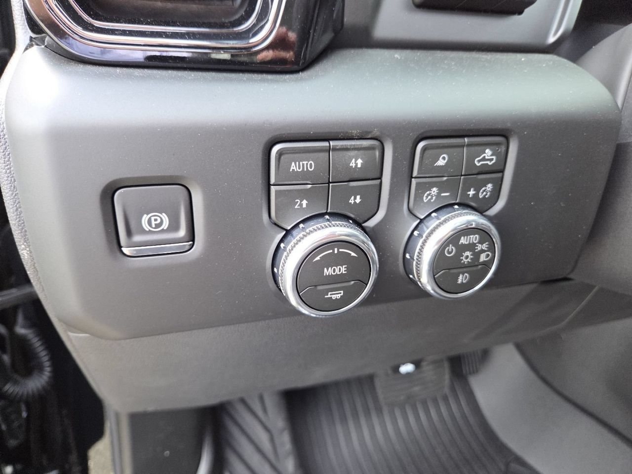 2026 GMC Sierra 1500 AT4 - Photo 6