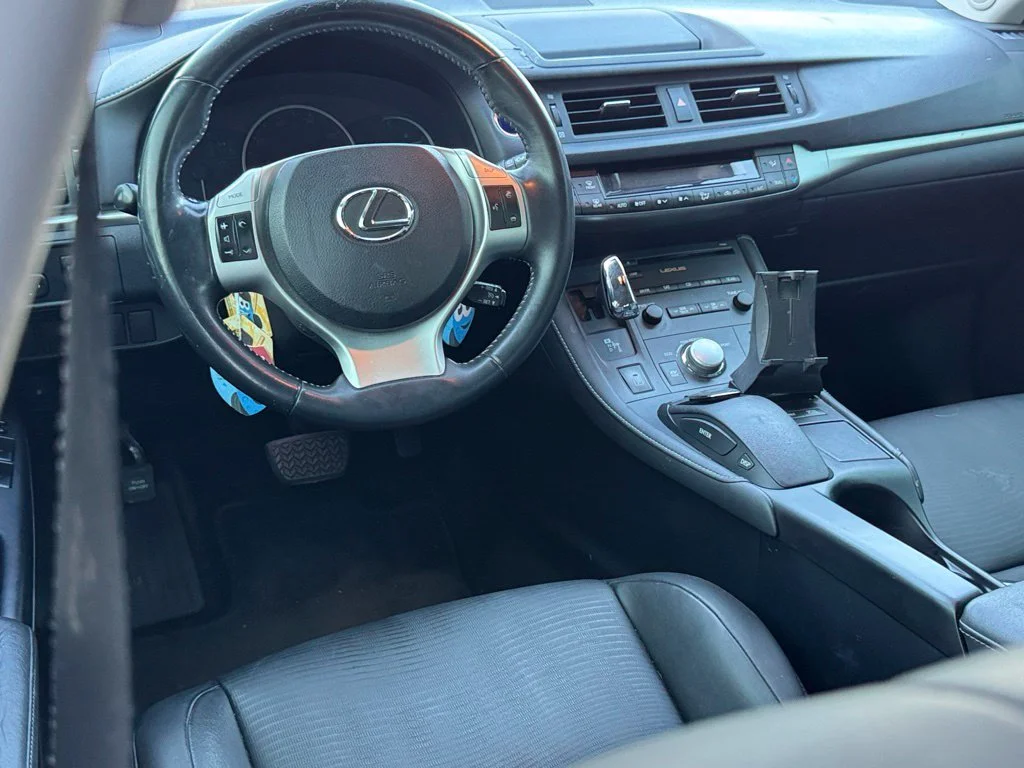 Used 2011 White Lexus 200h image 7