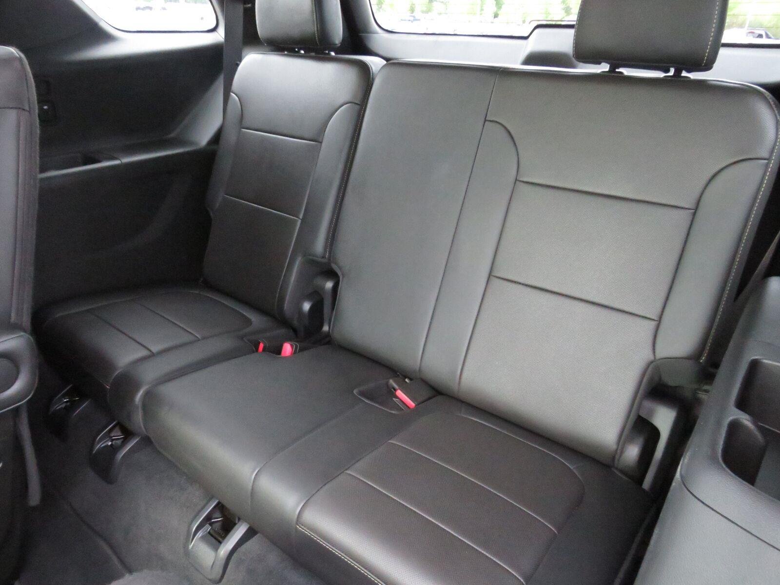 Used 2023 Iridescent Pearl Tricoat Chevrolet Premier image 26