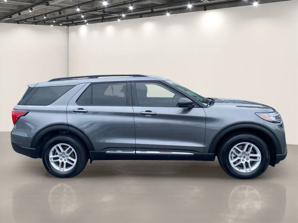 Used 2025 Gray Metallic Ford Active image 8