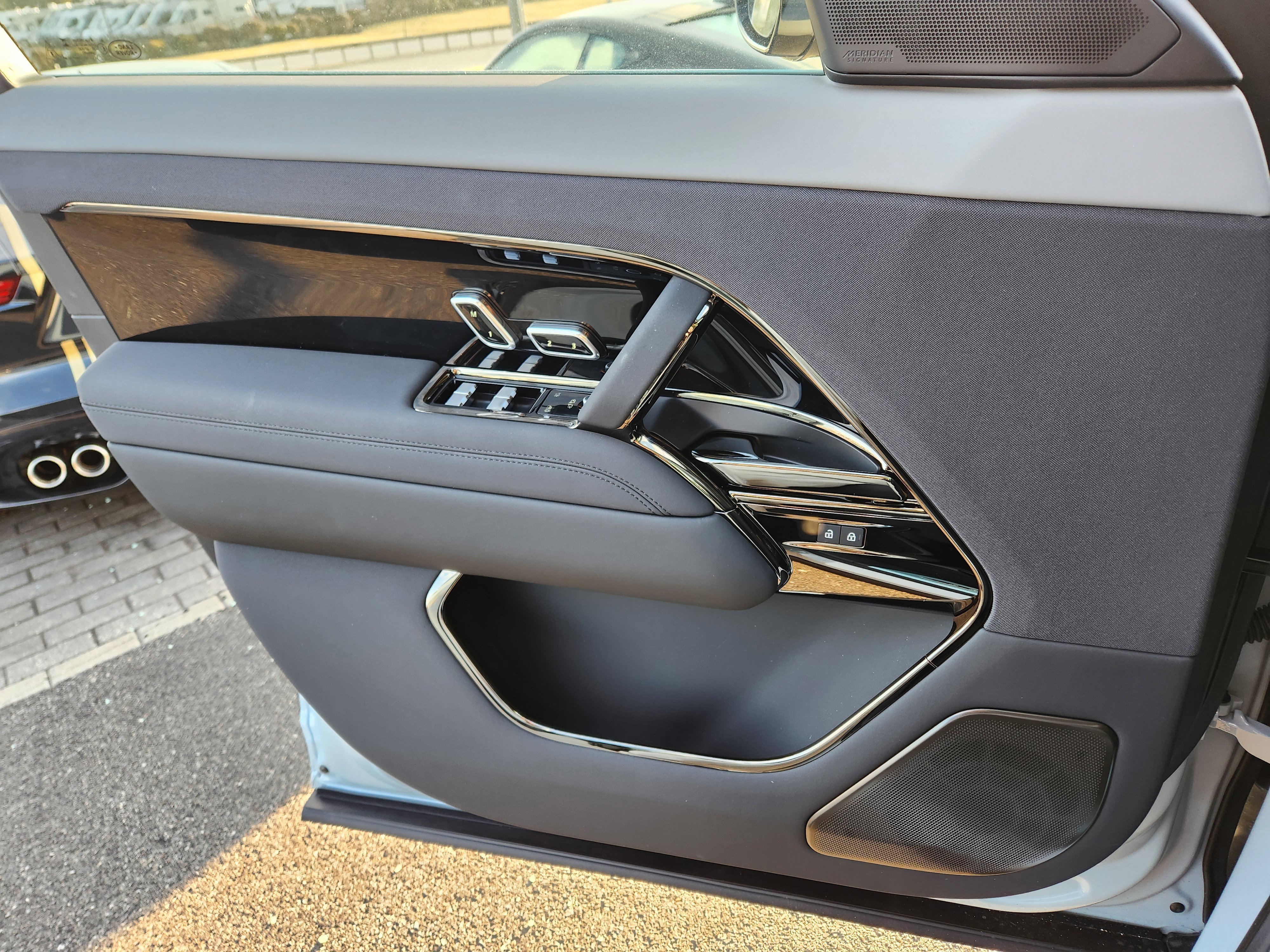 New 2026 Arroios Grey LAND ROVER SV image 16