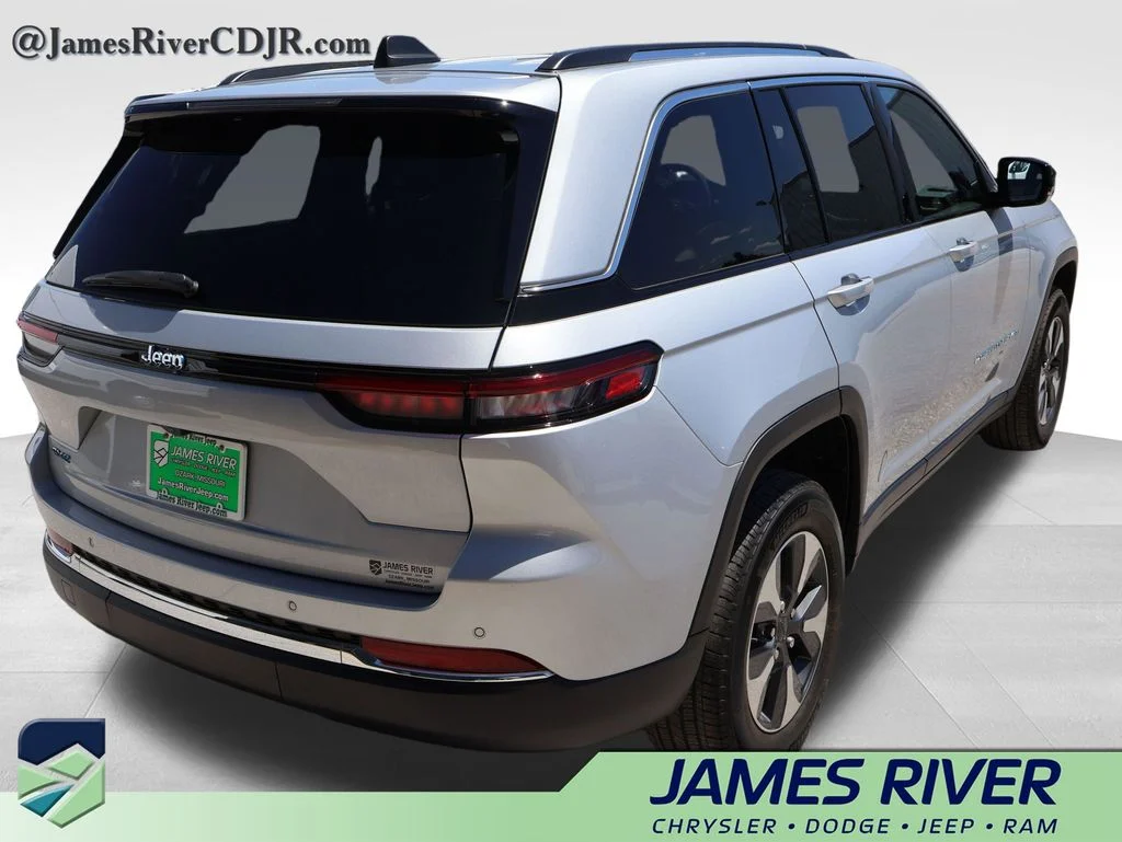 Used 2022 Silver Jeep 4xe image 5
