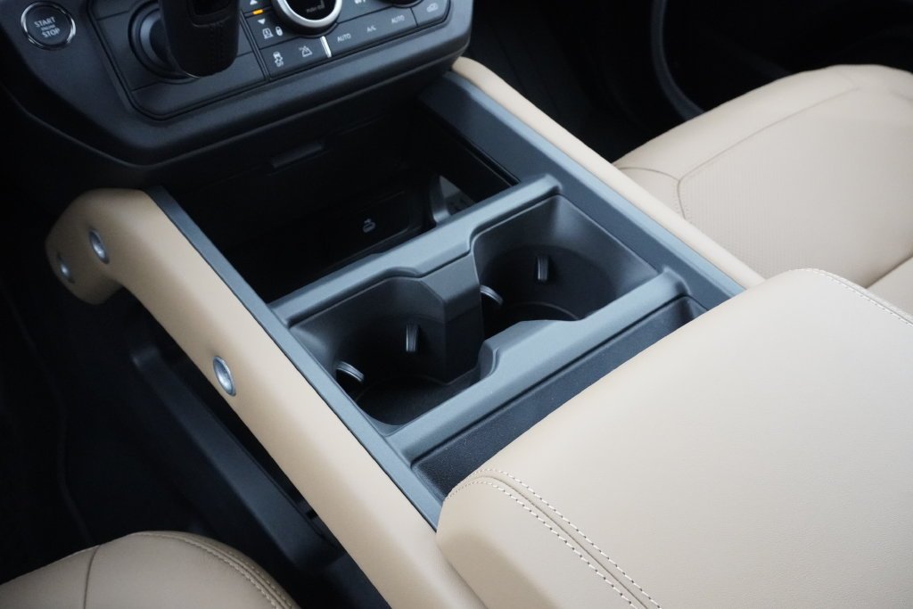 New 2026 Fuji White Land Rover X-Dynamic SE image 14