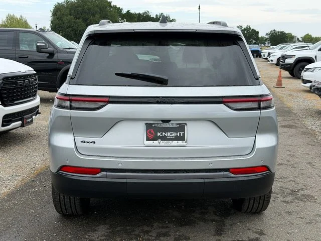 New 2026 Silver Zynith Exterior Paint Jeep Limited image 7