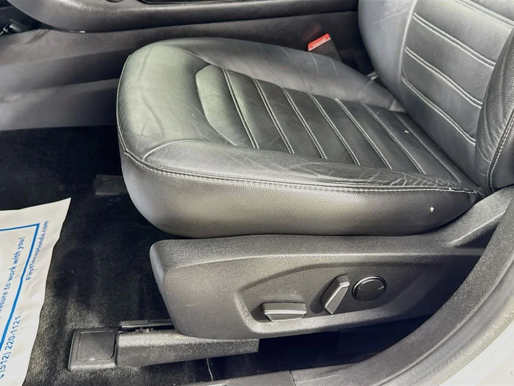 Used 2016 White Platinum Clearcoat Metallic Ford SE image 24