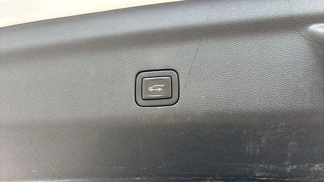 Used 2024 White Chevrolet Z71 image 36