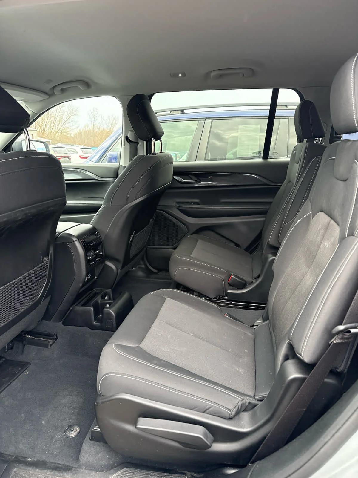Used 2023 Silver Zynith Jeep Laredo image 7