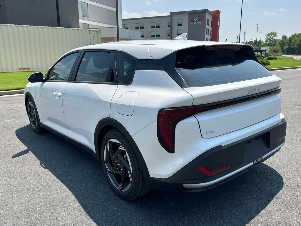 New 2026 White Kia EX image 5
