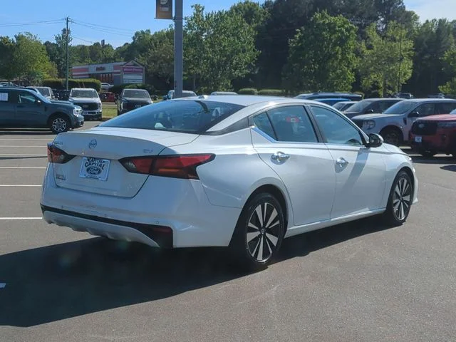 Used 2022 White Nissan 2.5 SV image 13
