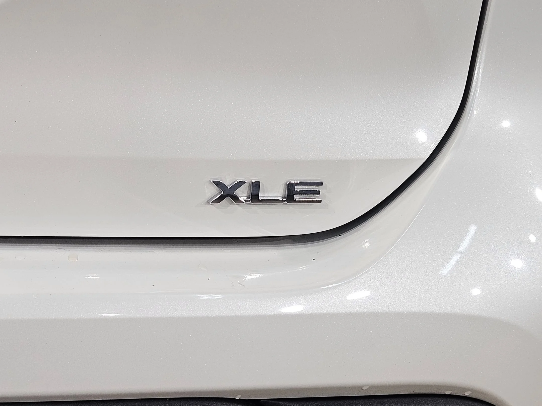 Used 2021 Blizzard Pearl Toyota XLE image 39