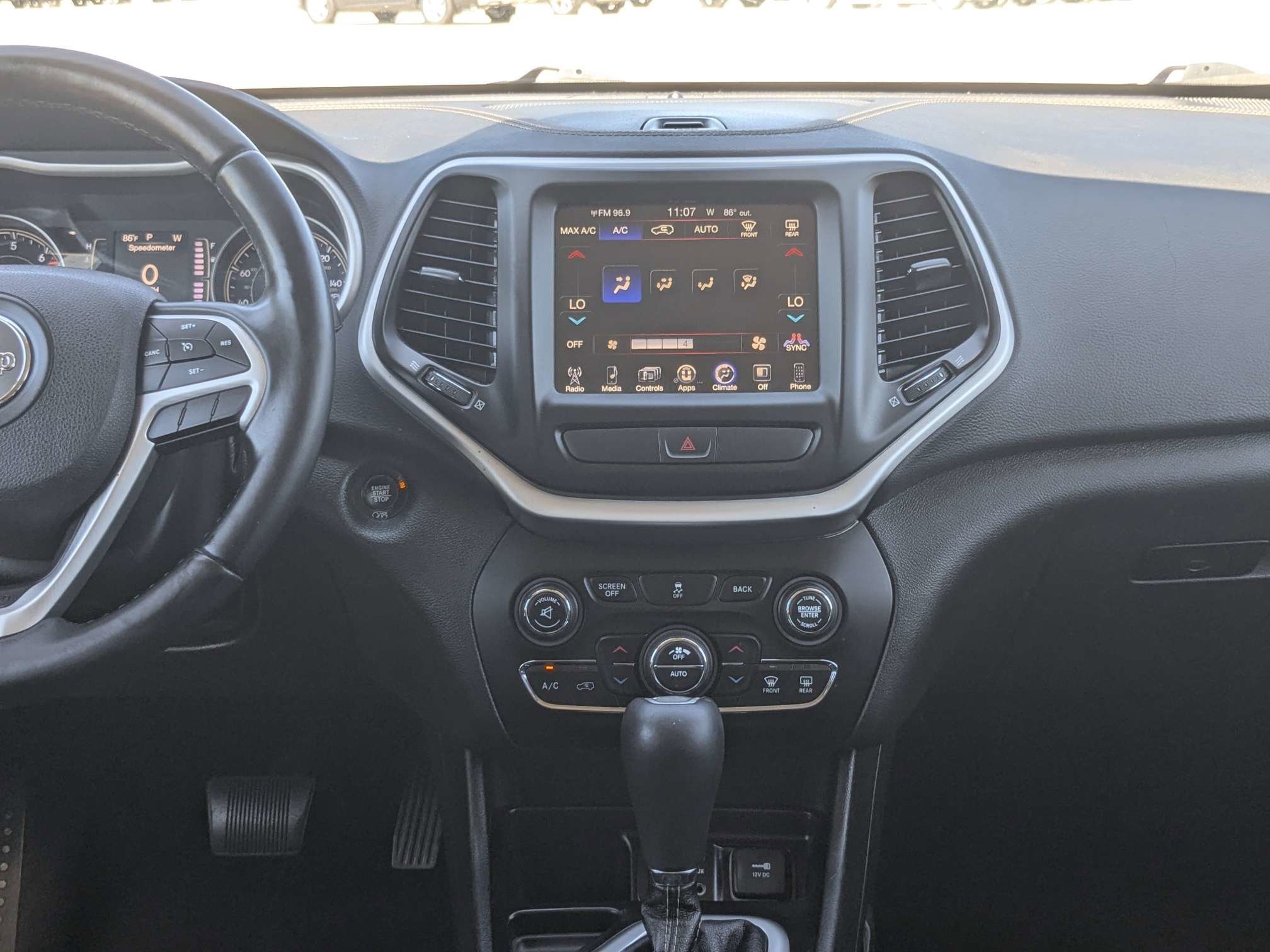 Used 2018 Light Brownstone Pearlcoat Jeep Latitude Plus image 21