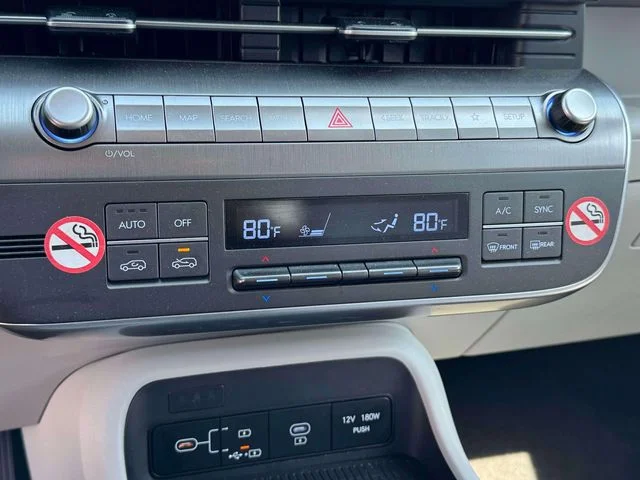Used 2025 White Hyundai SEL image 33