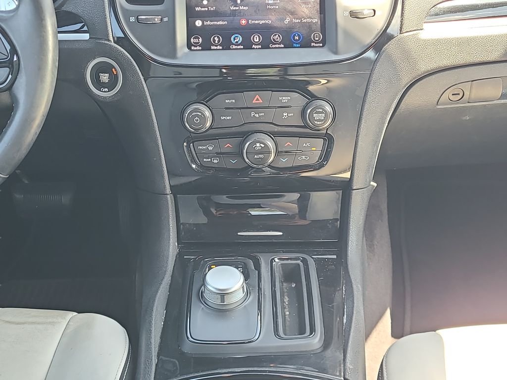 Used 2018 White Chrysler S image 15