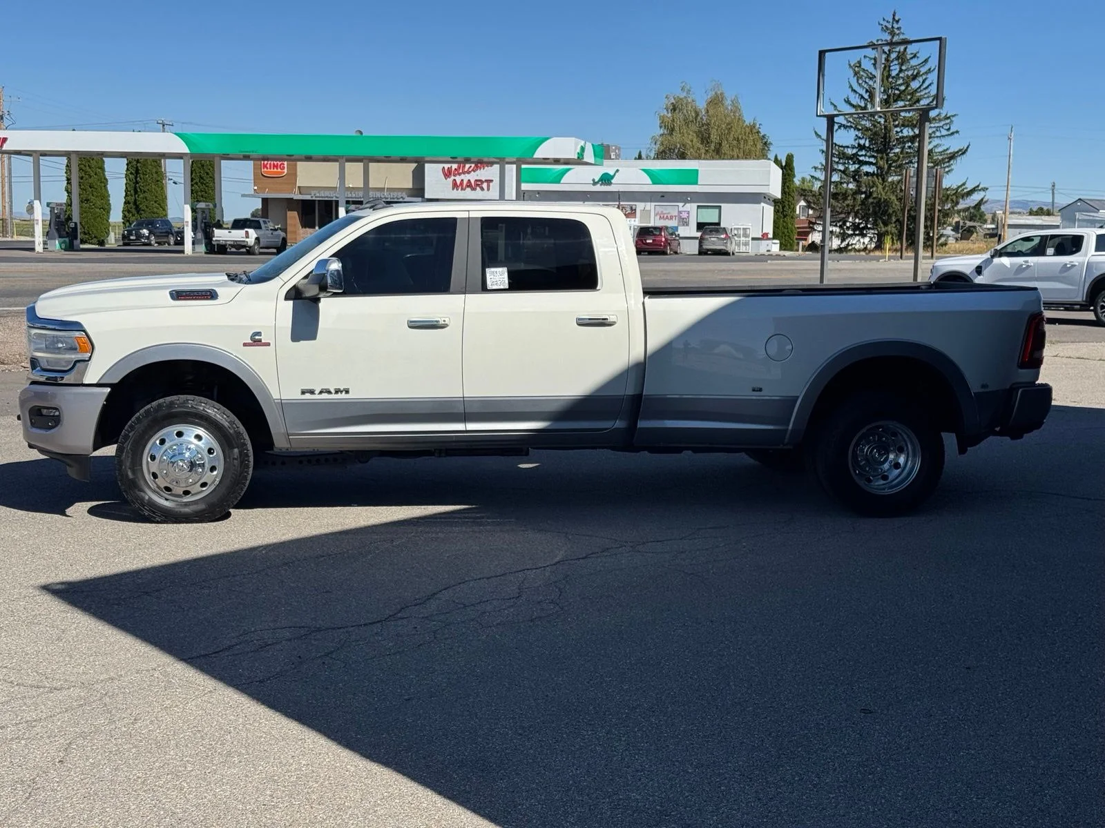 Used 2021 White Ram Laramie image 12