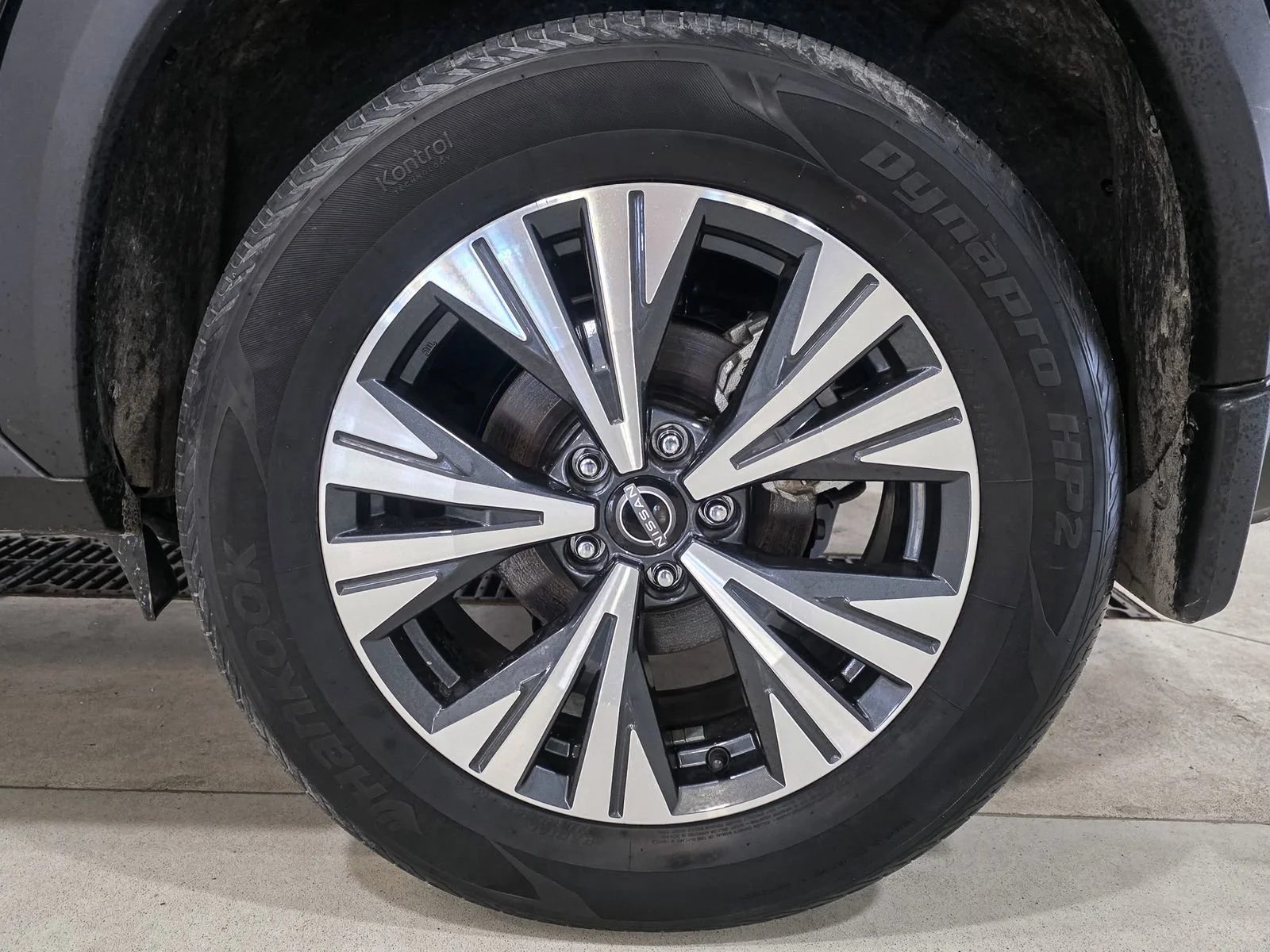 2023 Nissan Rogue SV - Photo 18
