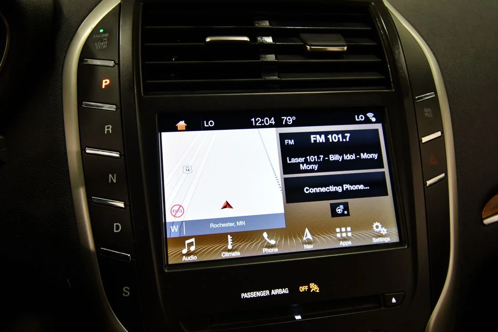 Used 2019 White Lincoln Reserve image 24