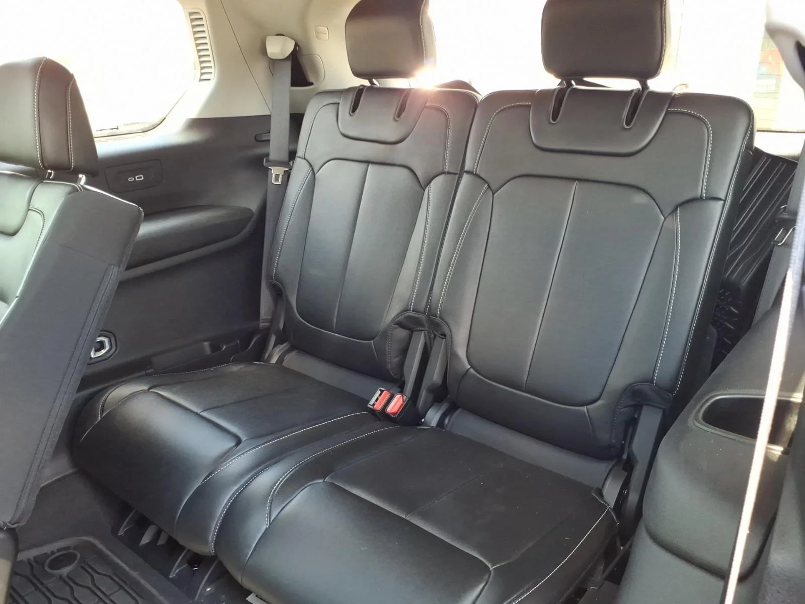 Used 2022 Ember Pearlcoat Jeep Limited image 22