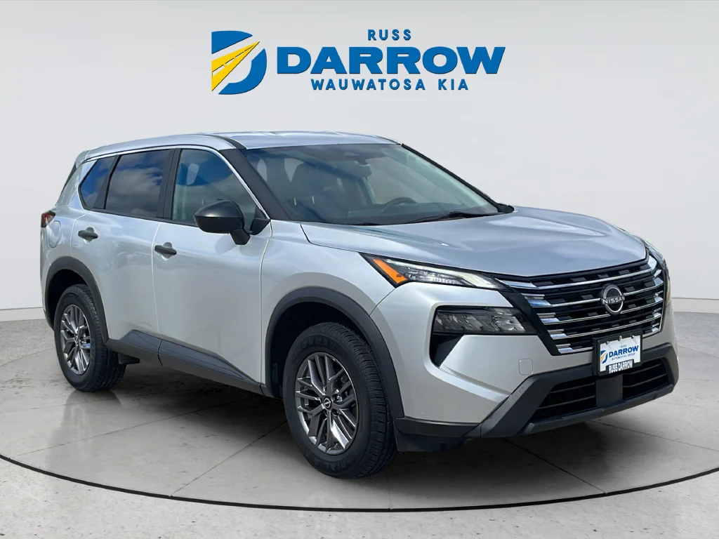 Used 2024 Silver Nissan S image 7