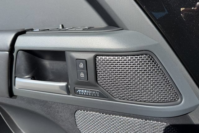 Used 2024  Land Rover X image 14