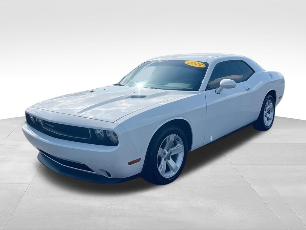 Used 2014 White Dodge SXT image 4