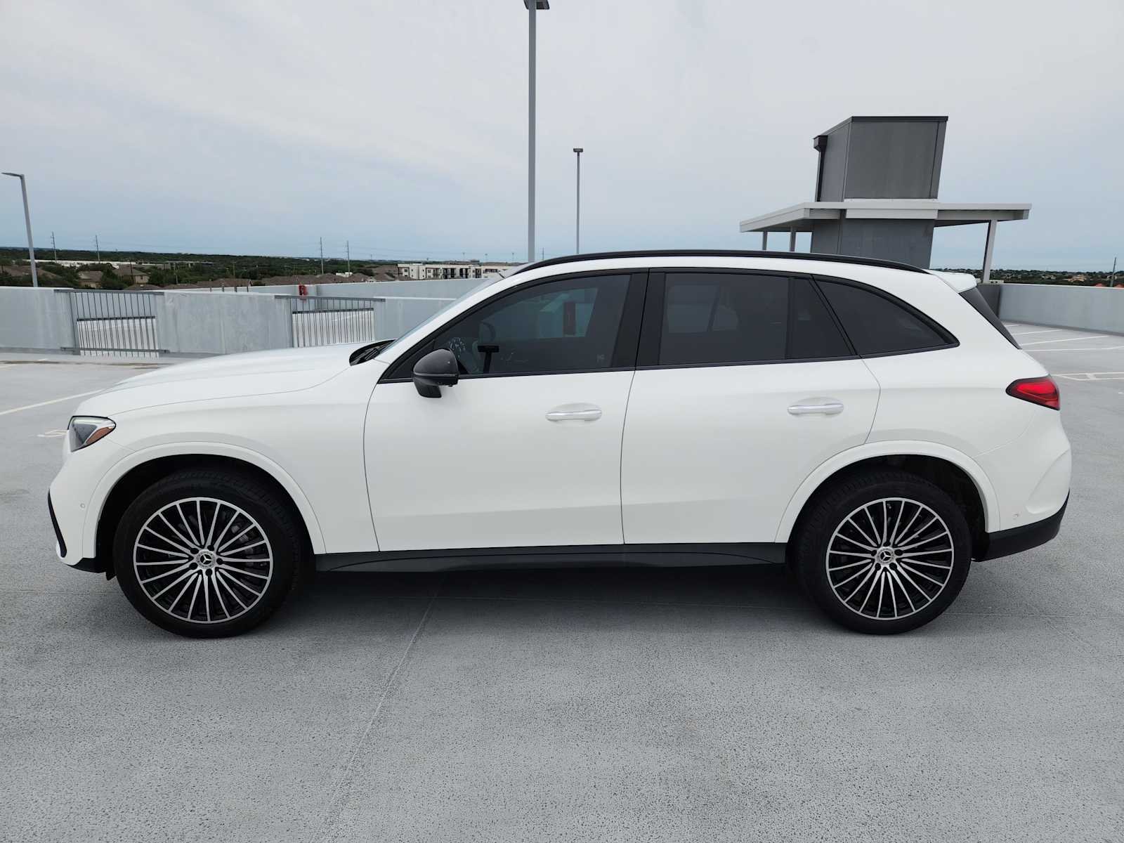 Used 2025 Polar White Mercedes-Benz GLC 300 image 4