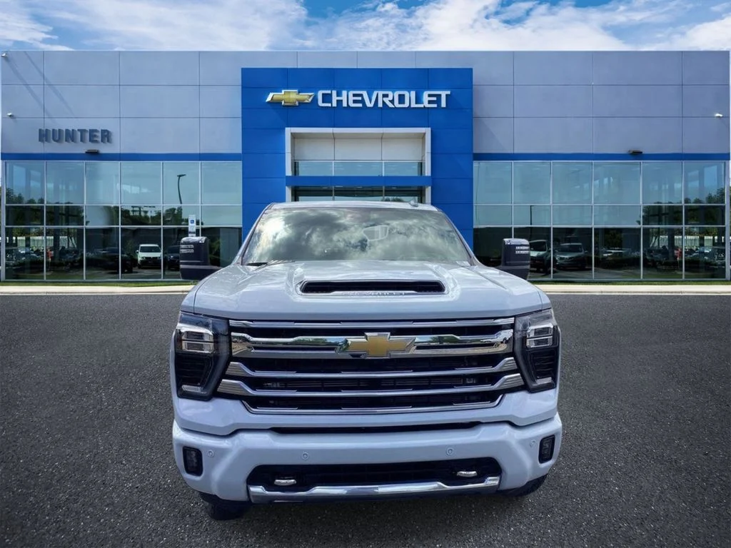 New 2026 Polar White Tricoat Chevrolet High Country image 5