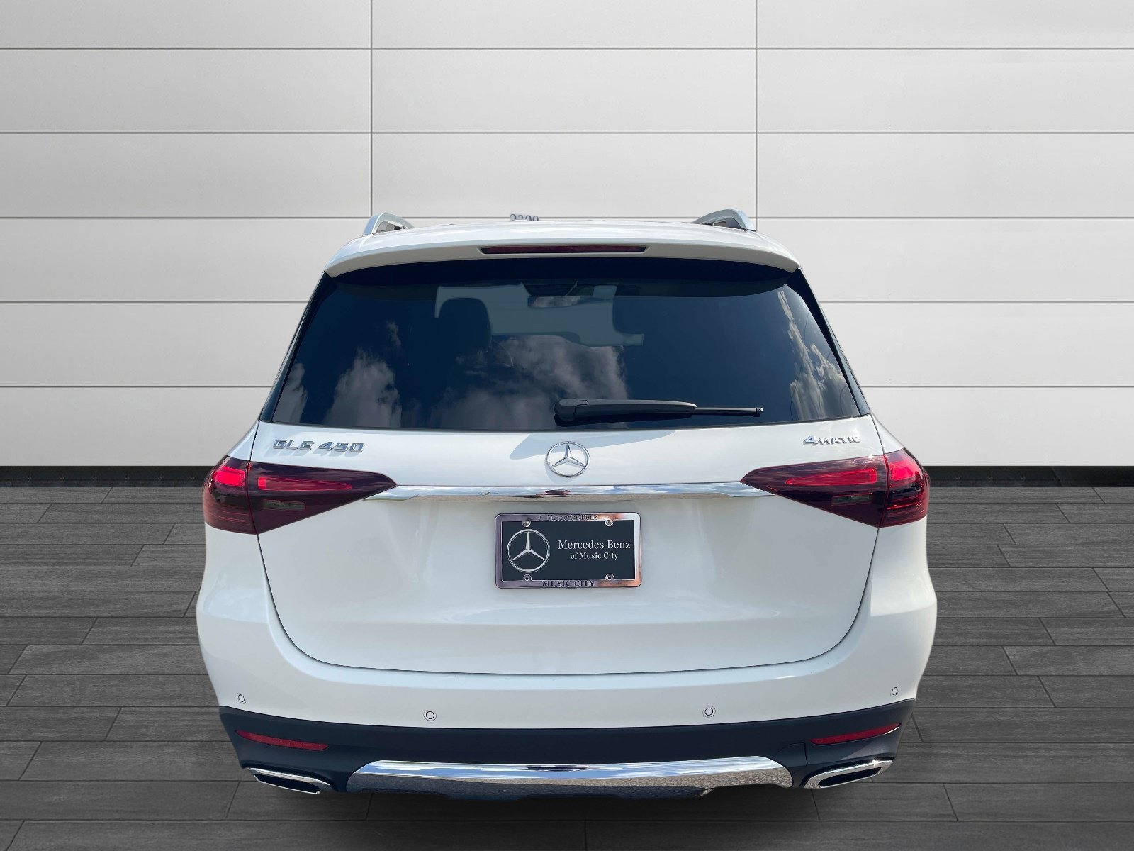Certified Used 2025 Polar White Mercedes-Benz GLE 450 image 4