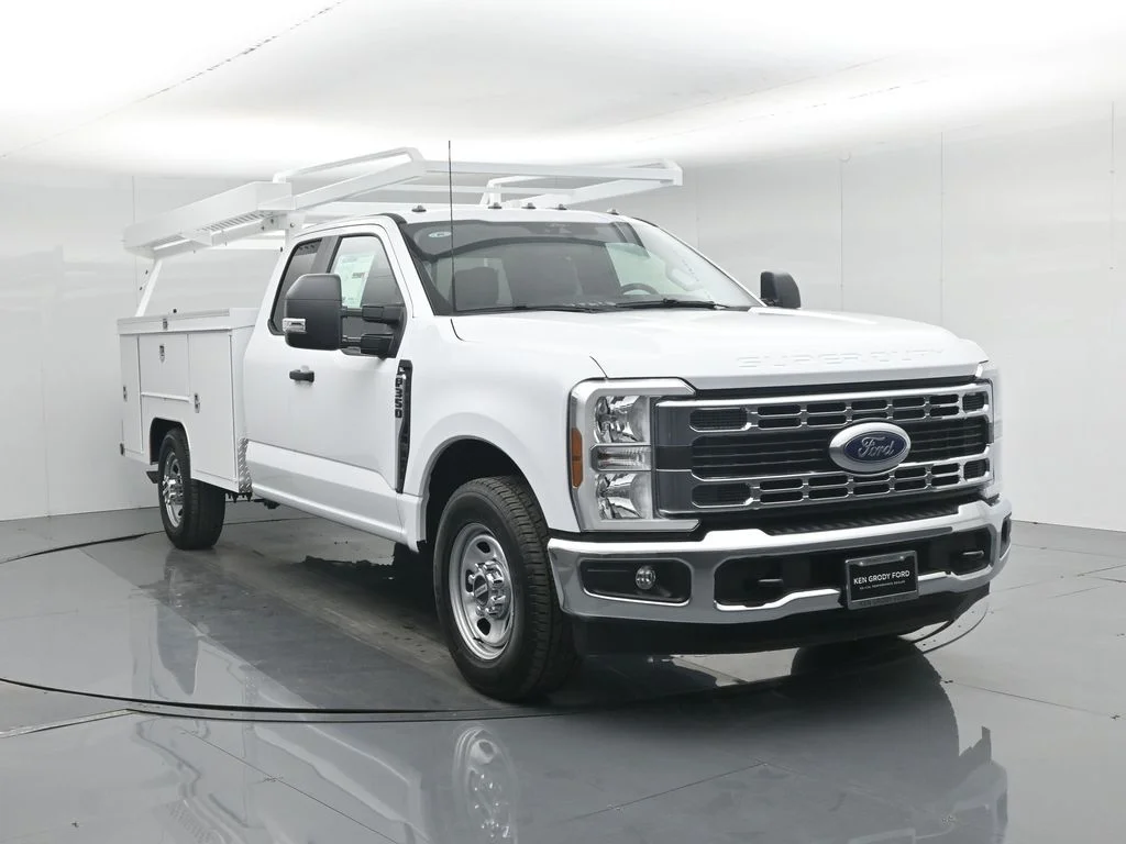 2026 Ford F-350 XL SuperCab 168-In SRW's photo