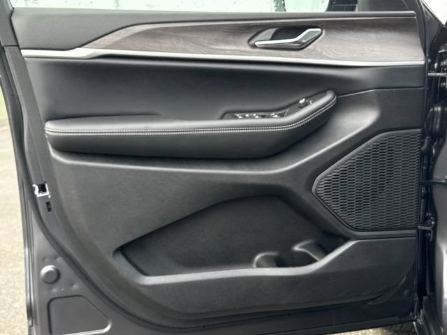 New 2026 Baltic Gray Metallic Clearcoat Jeep Laredo Altitude image 19