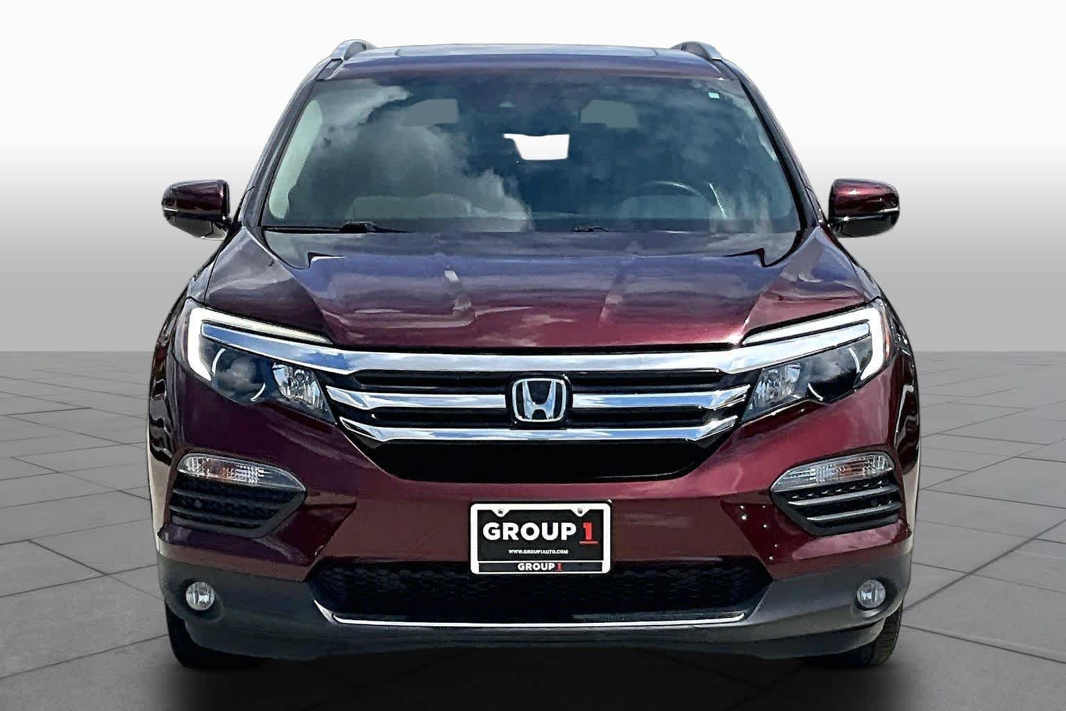 Used 2018 Deep Scarlet Pearl Honda Touring image 4
