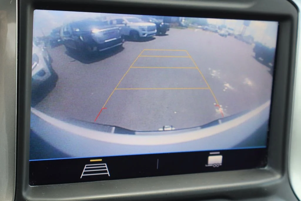 Used 2022 White Chevrolet LT image 17