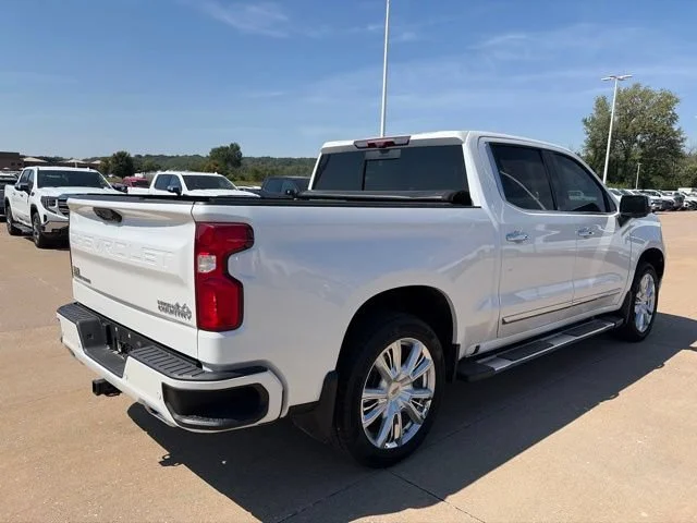 Used 2023 IRIDESCENT PEARL TRICOAT Chevrolet High Country image 3