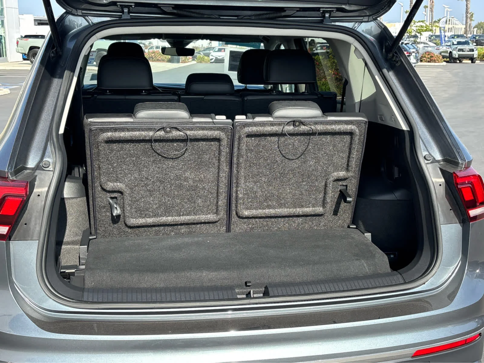 Used 2023 Platinum Gray Metallic Volkswagen SE image 25