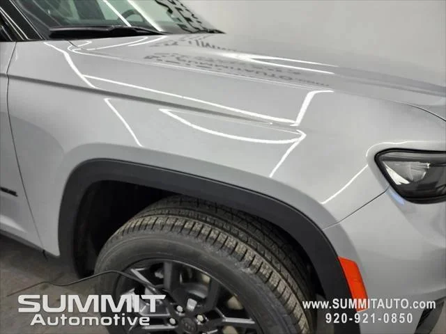New 2025 Silver Zynith Exterior Paint Jeep Limited image 35