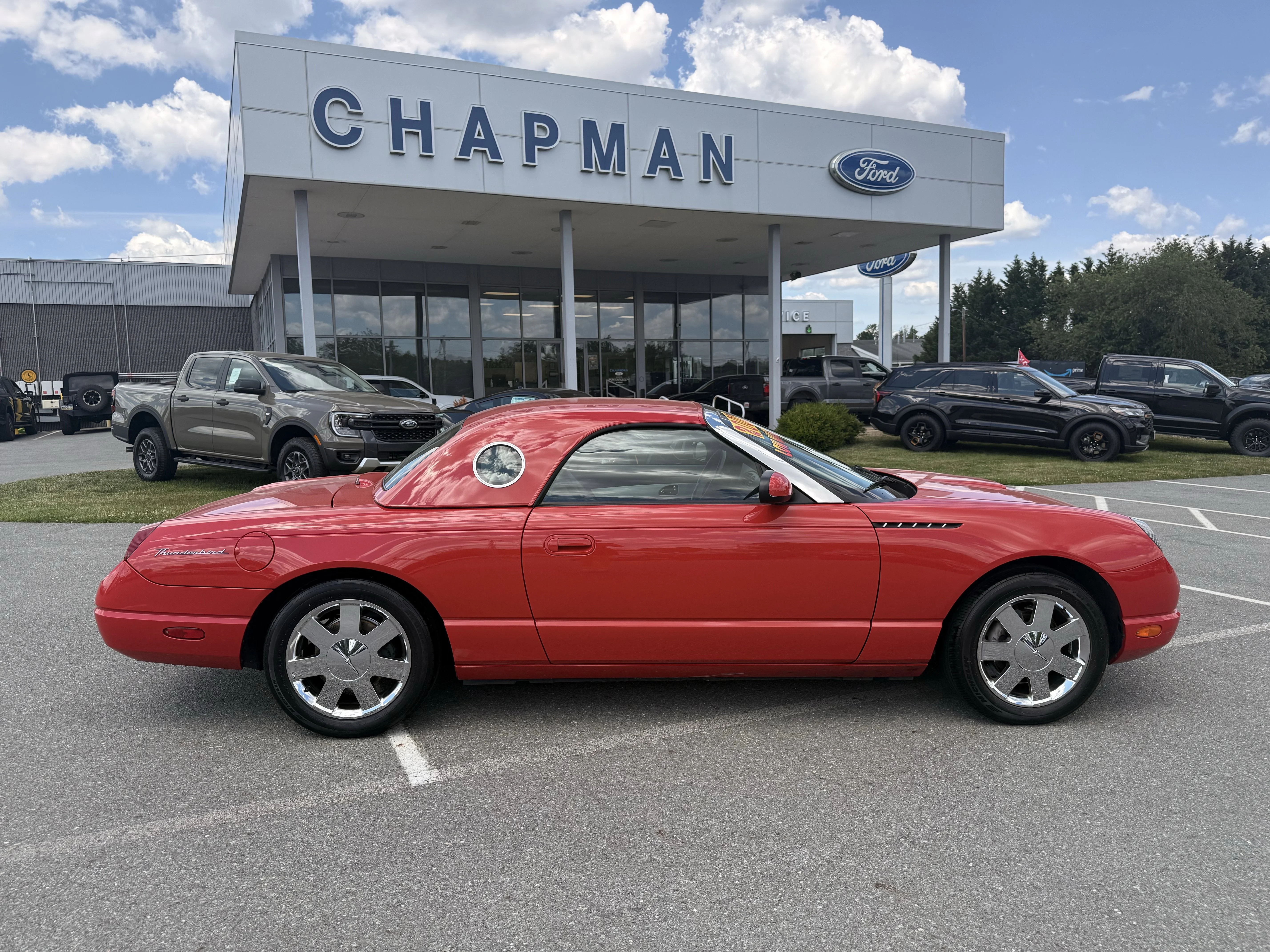 Used 2002 Red Ford Base image 9