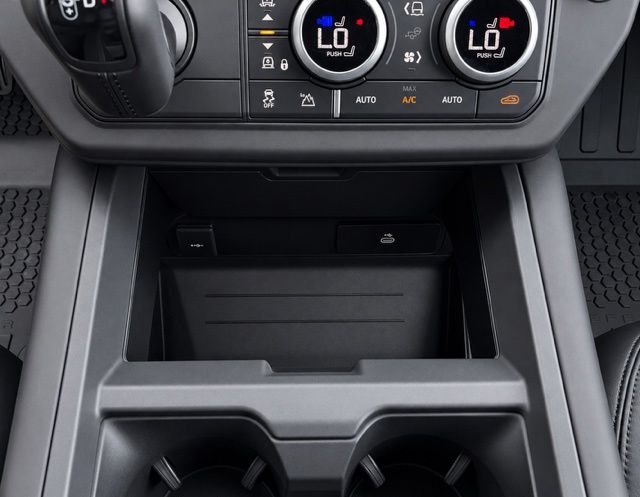 New 2026 Woolstone Green Land Rover X-Dynamic SE image 31