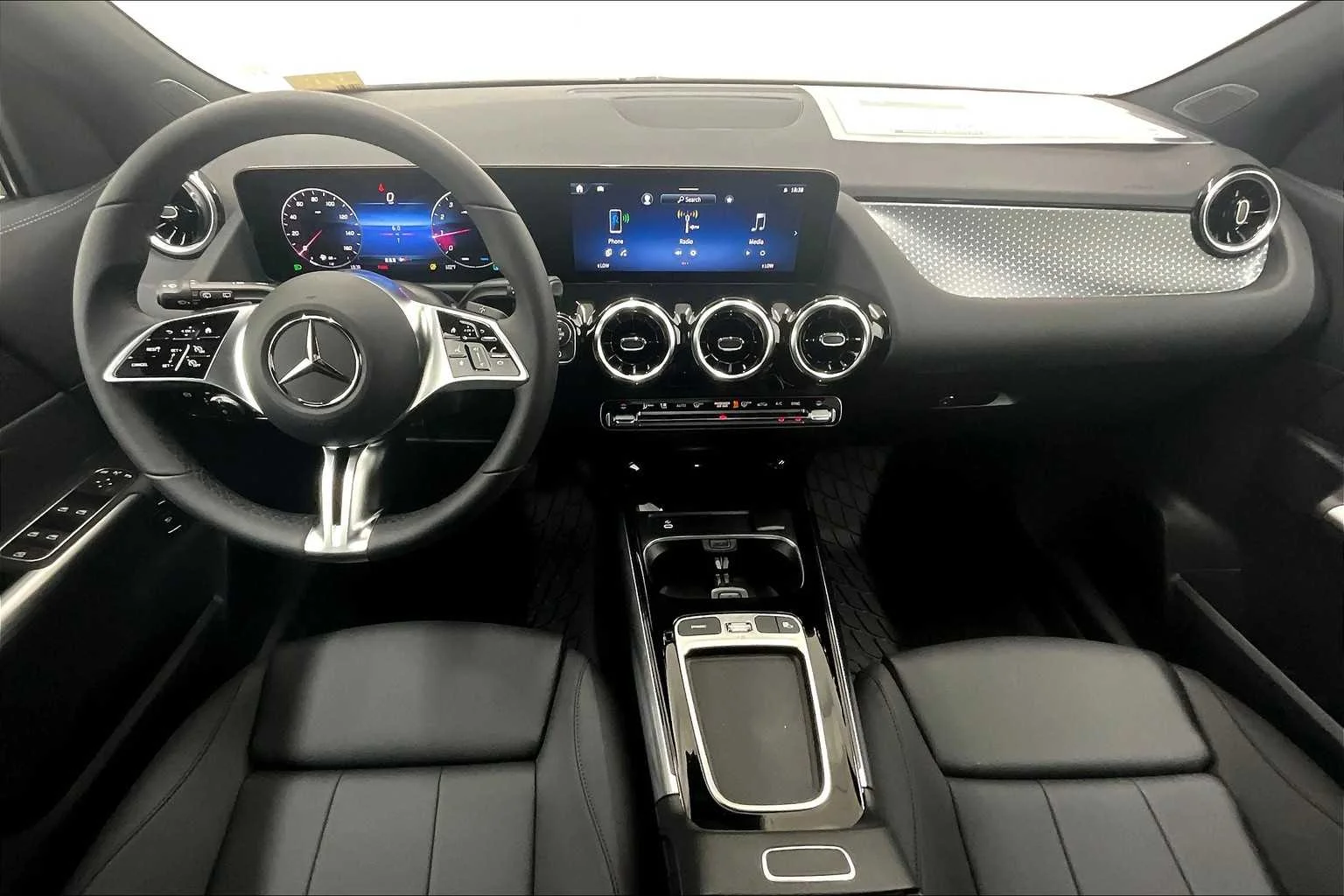 New 2026 Polar White Mercedes-Benz GLA 250 image 5