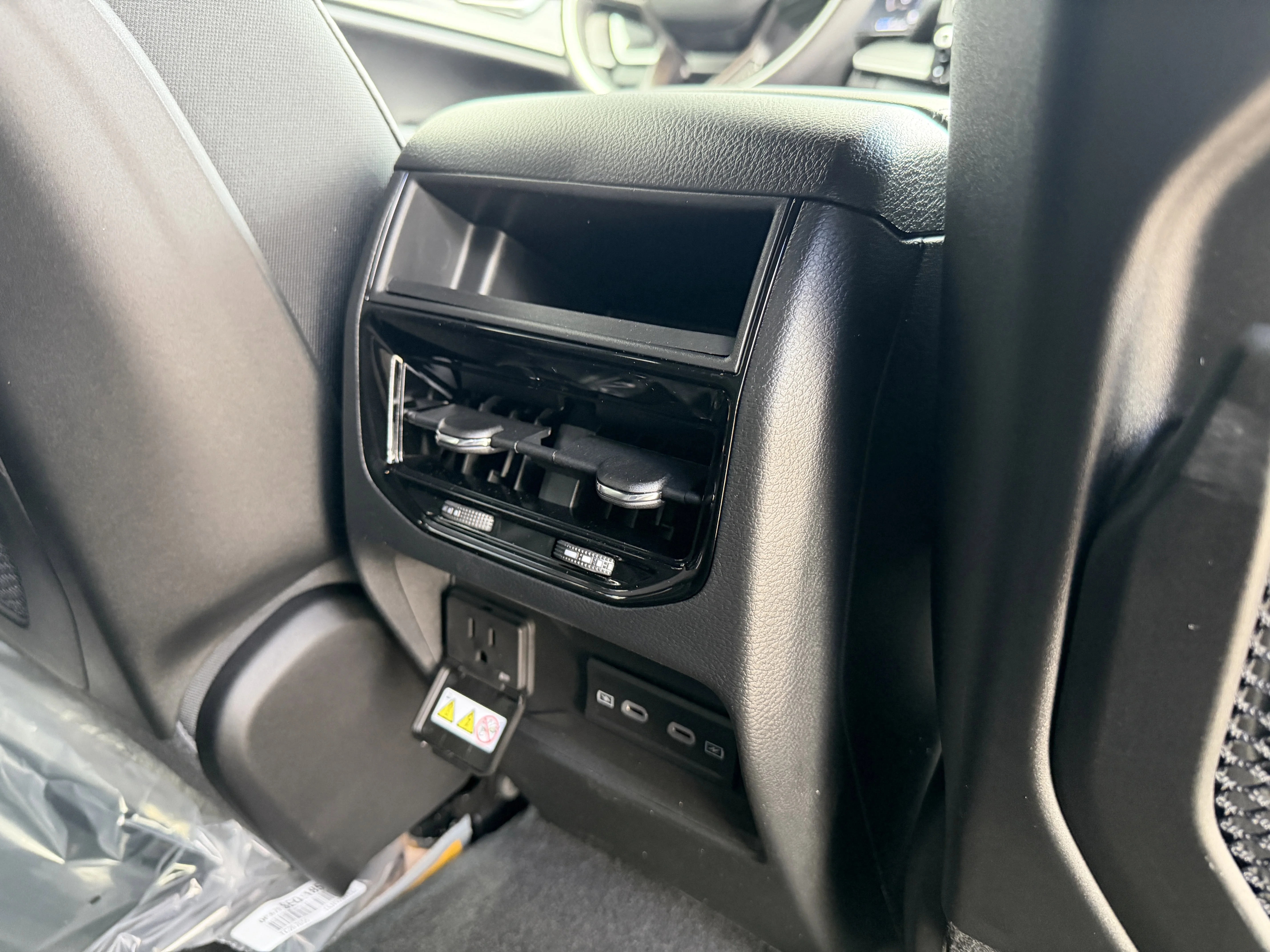 New 2026 Bright White Clear-Coat Exterior Paint Jeep Altitude image 27
